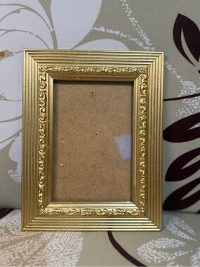 Gold Ornate Photo Frame - Classic Accent